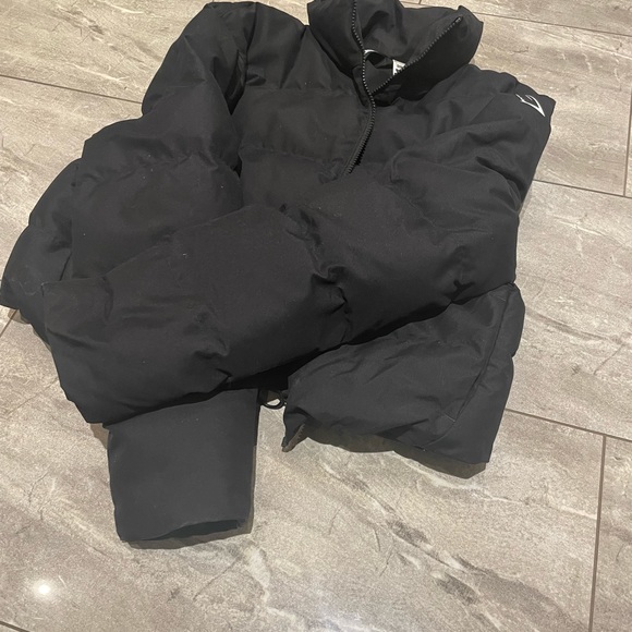 GymshArk short puffer jacket, black, size small. - Picture 3 of 5